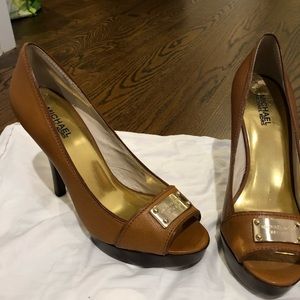 Stunning Michael Kors Brown Leather Heels